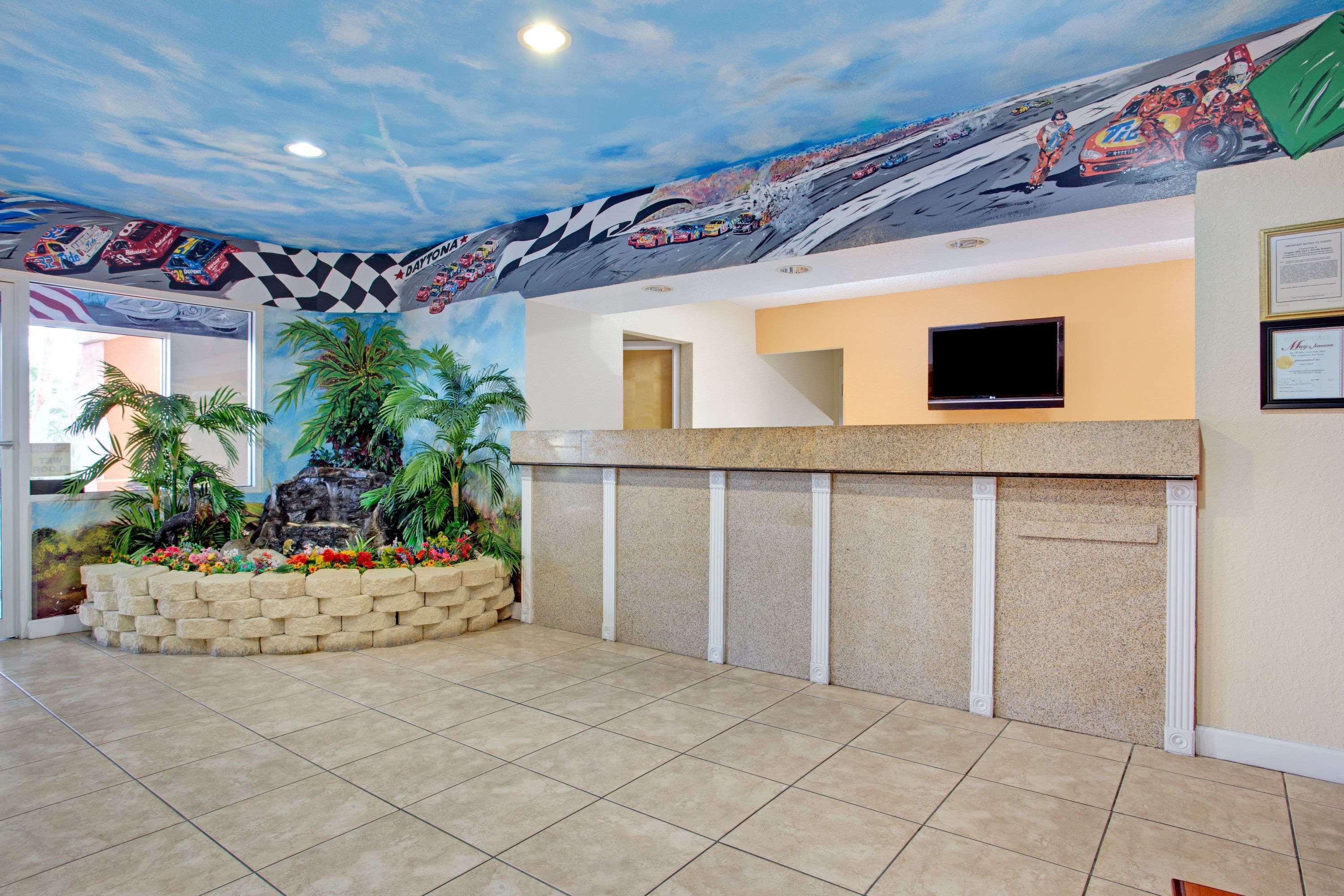 Vista Lobby Super 8 by Wyndham Daytona Beach