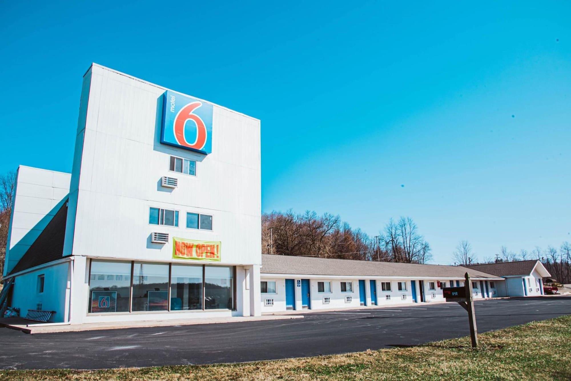 Vista Exterior Motel 6 Bellville, OH - Mid Ohio