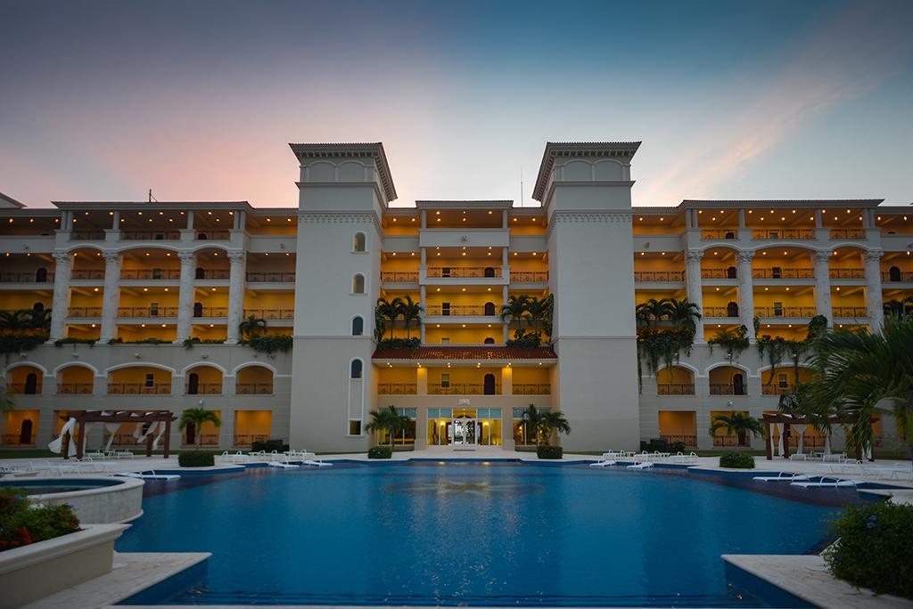 Vista Piscina The Landmark Resort of Cozumel