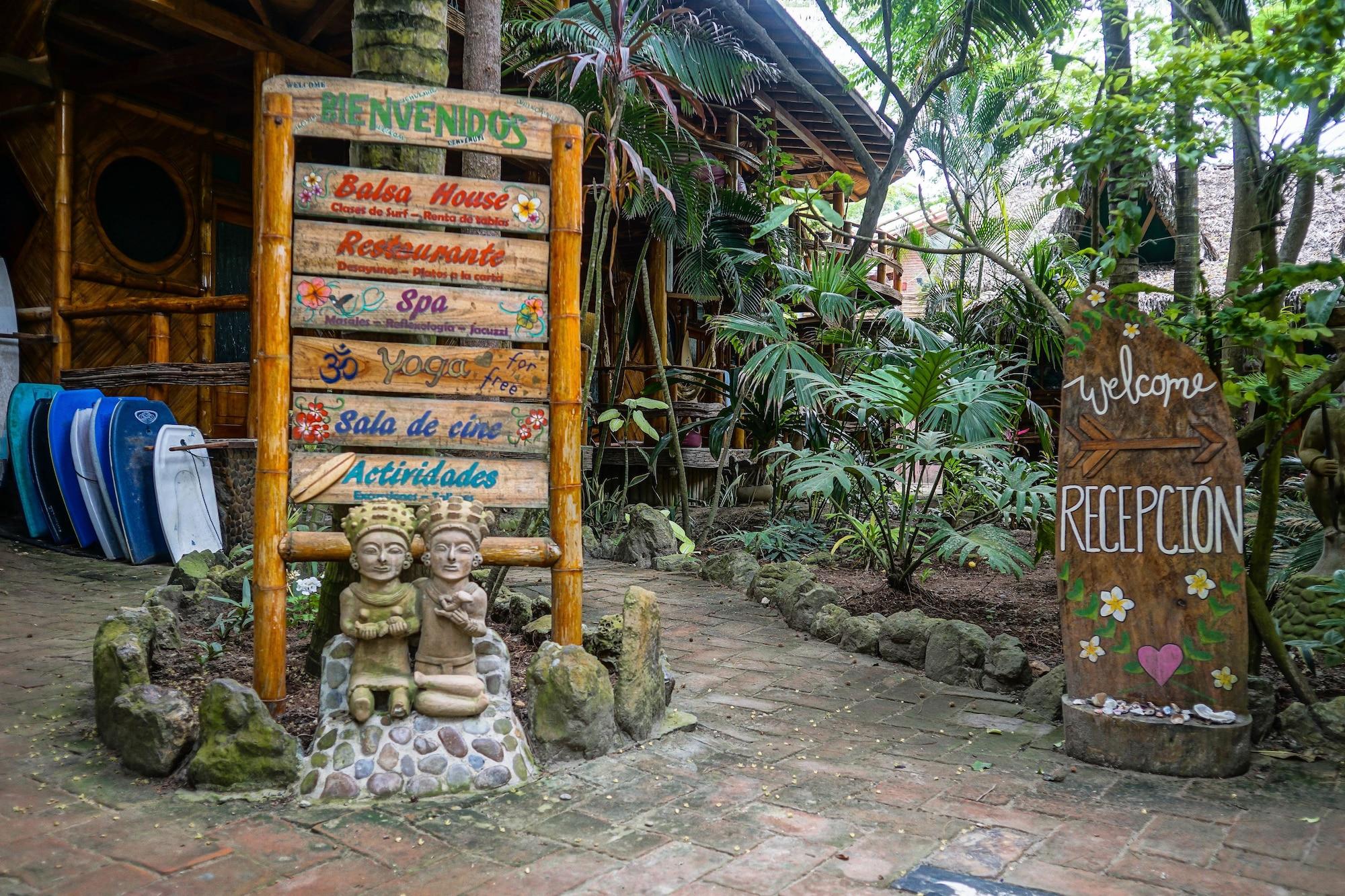 Vista Exterior Balsa Surf Camp by Rotamundos