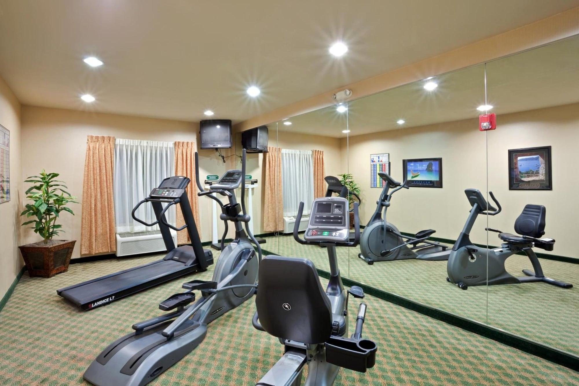 Gimnasio Triple Play Resort Hotel & Suites