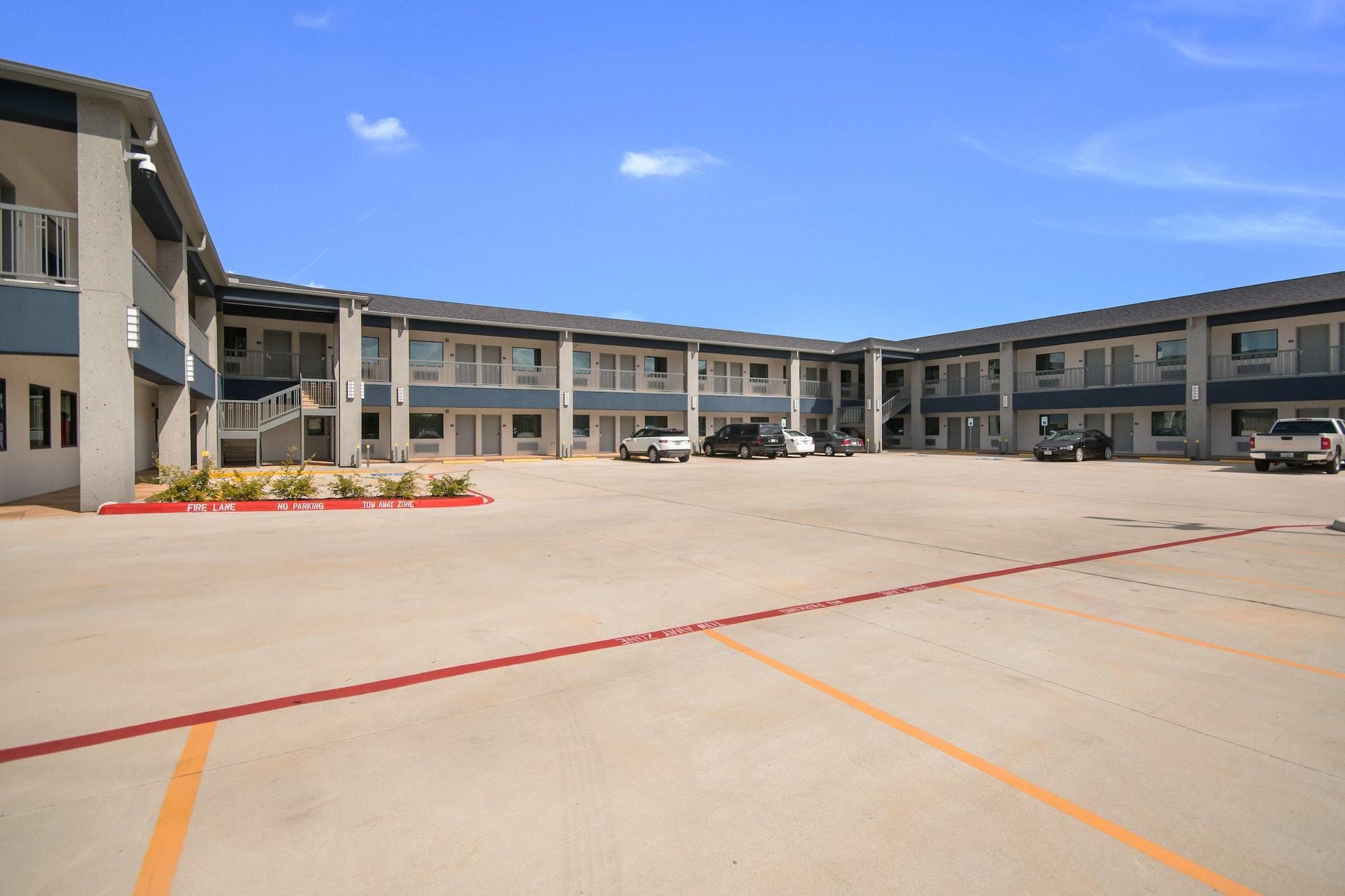Vista Exterior Americas Best Value Inn & Suites NE Houston Downtown I-610