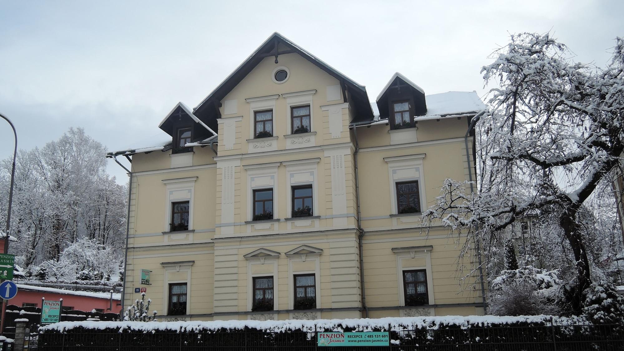 Vista Exterior Penzion Jasmín