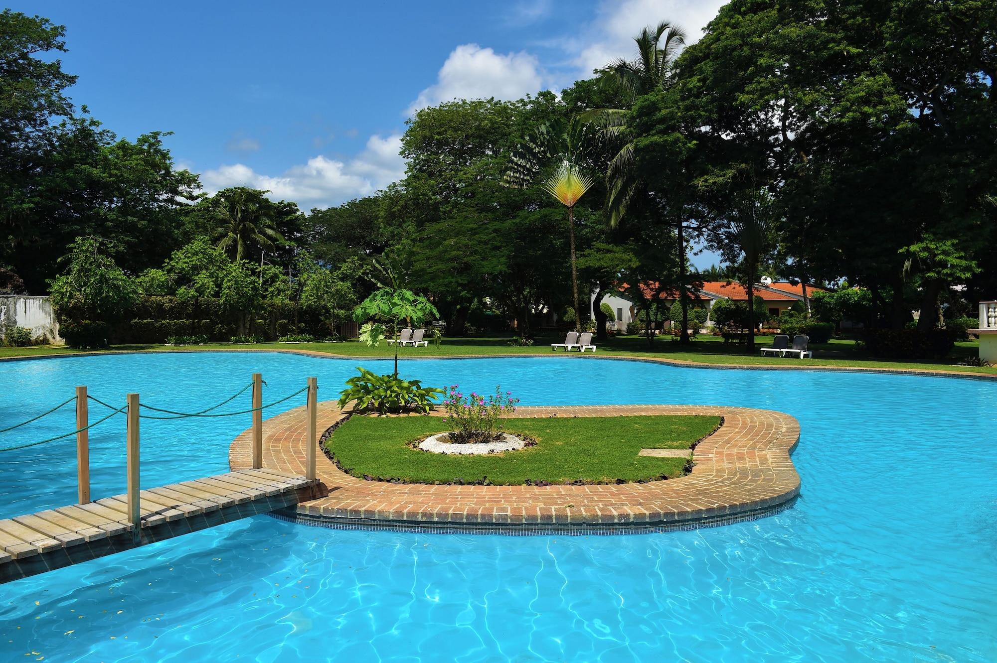 Vista Piscina Pestana Miramar São Tomé