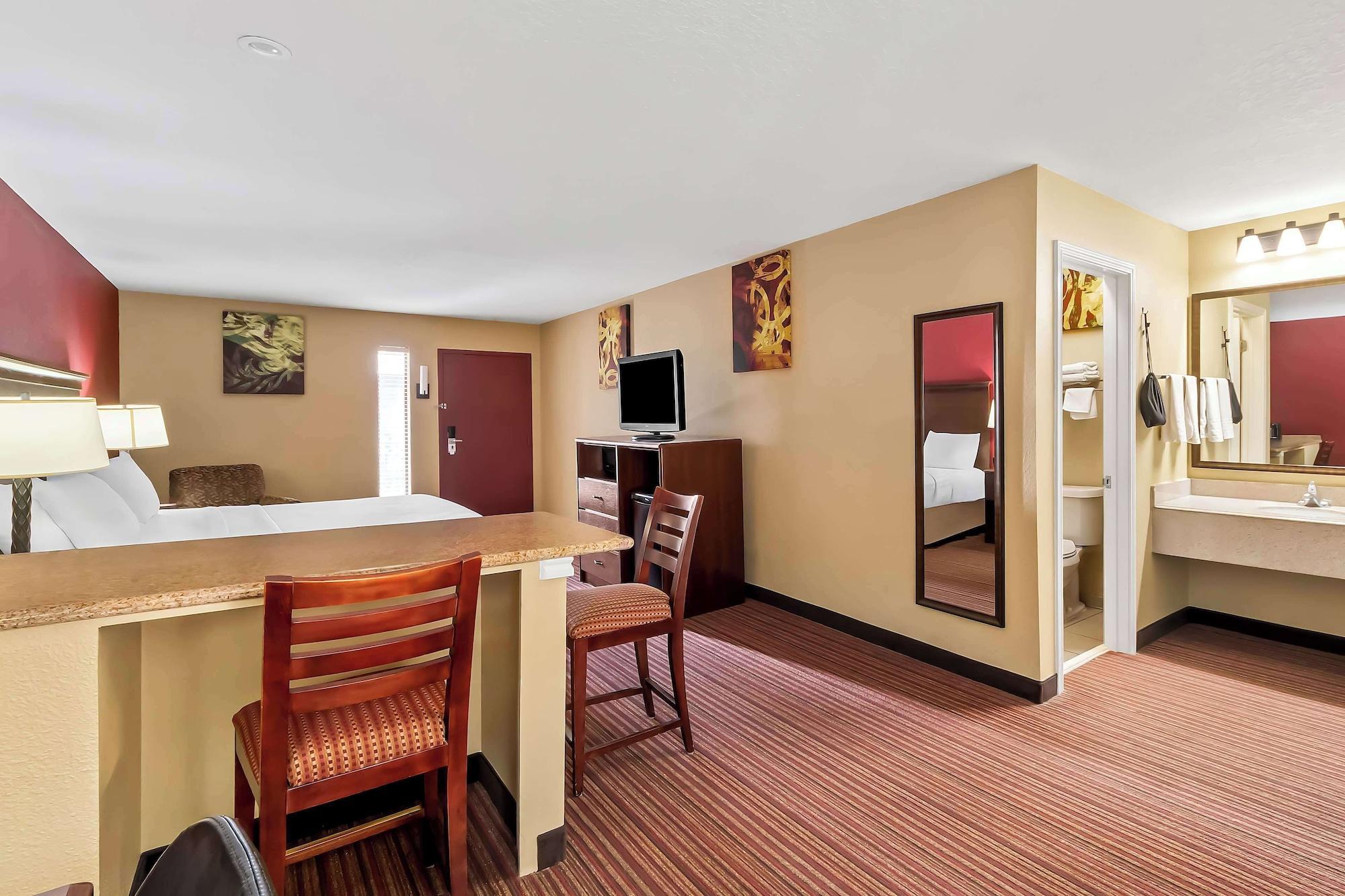 Habitación SureStay Plus by Best Western San Antonio Fiesta Inn