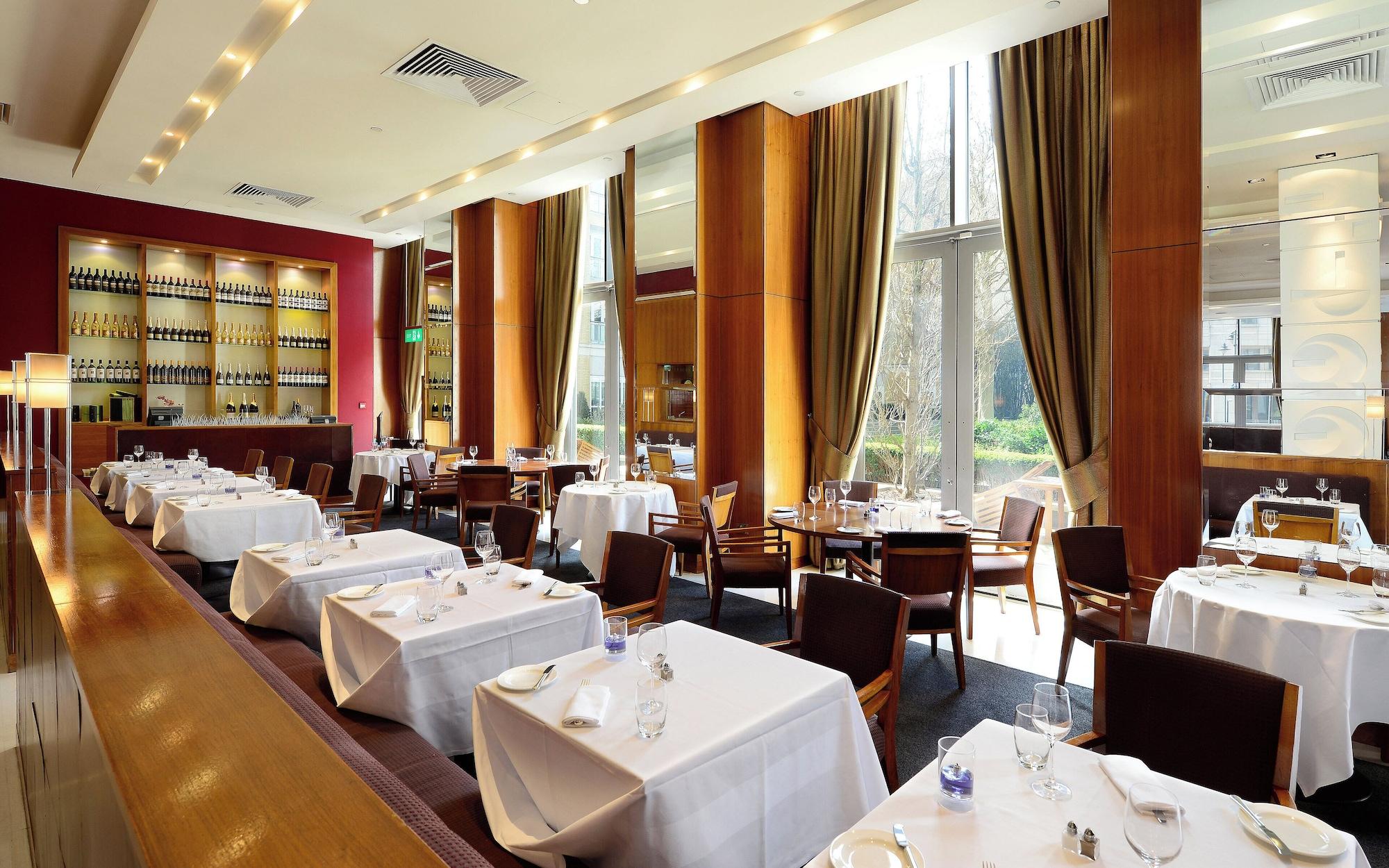 Restaurant Canary Riverside Plaza Hotel