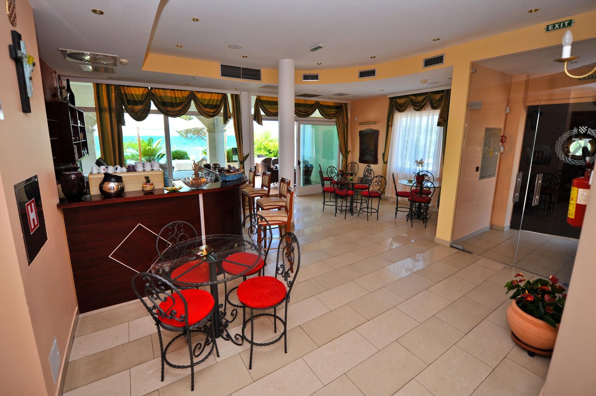Vista Lobby Villa Kastel