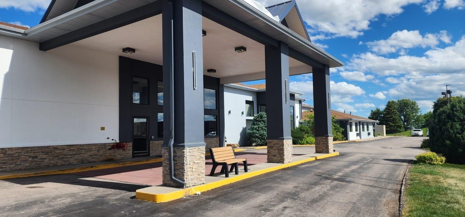 Vista Exterior Travelodge by Wyndham Rapid City/Black Hills