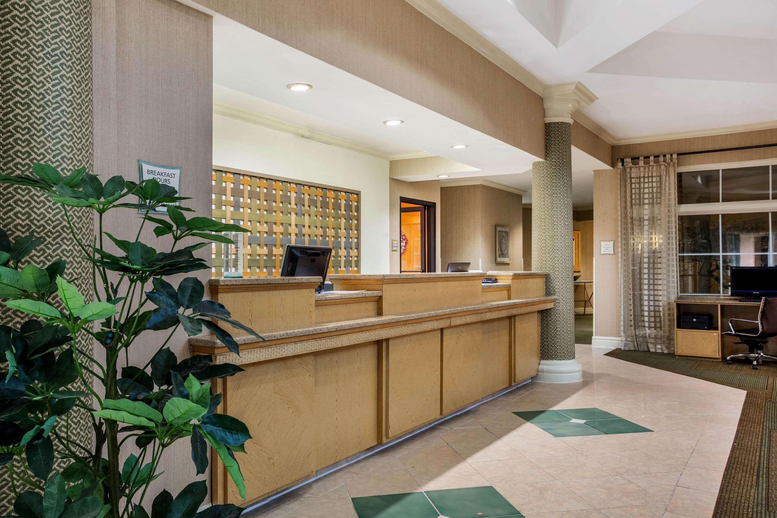 Vista Lobby La Quinta Inn & Suites by Wyndham Greensboro NC