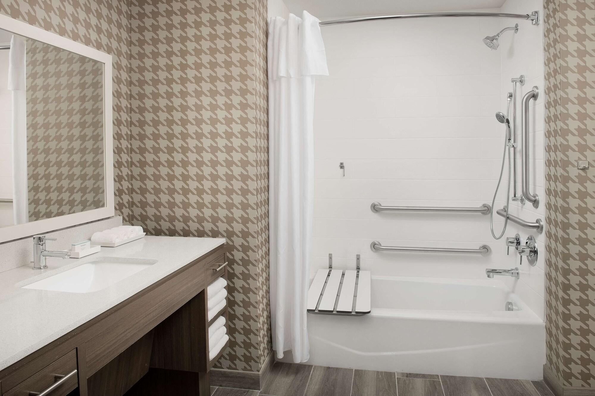 Equipamiento de Habitación Home2 Suites by Hilton Miami Airport South Blue Lagoon