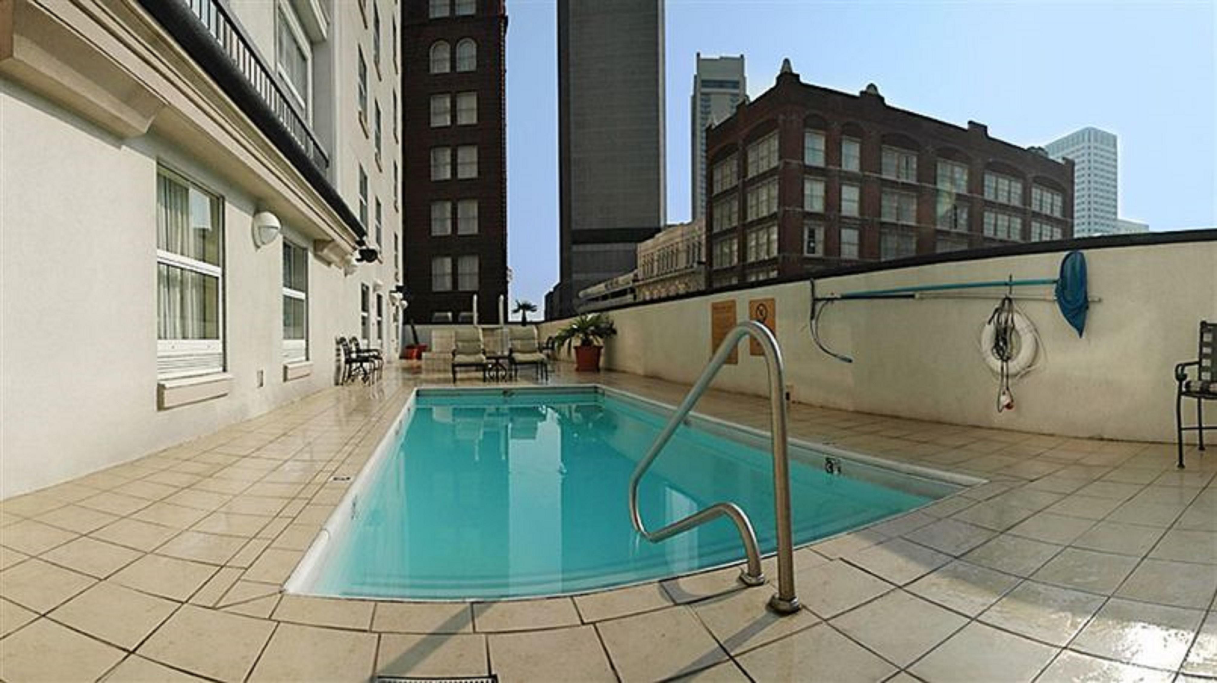 Vista da piscina La Quinta Inn & Suites New Orleans Downtown