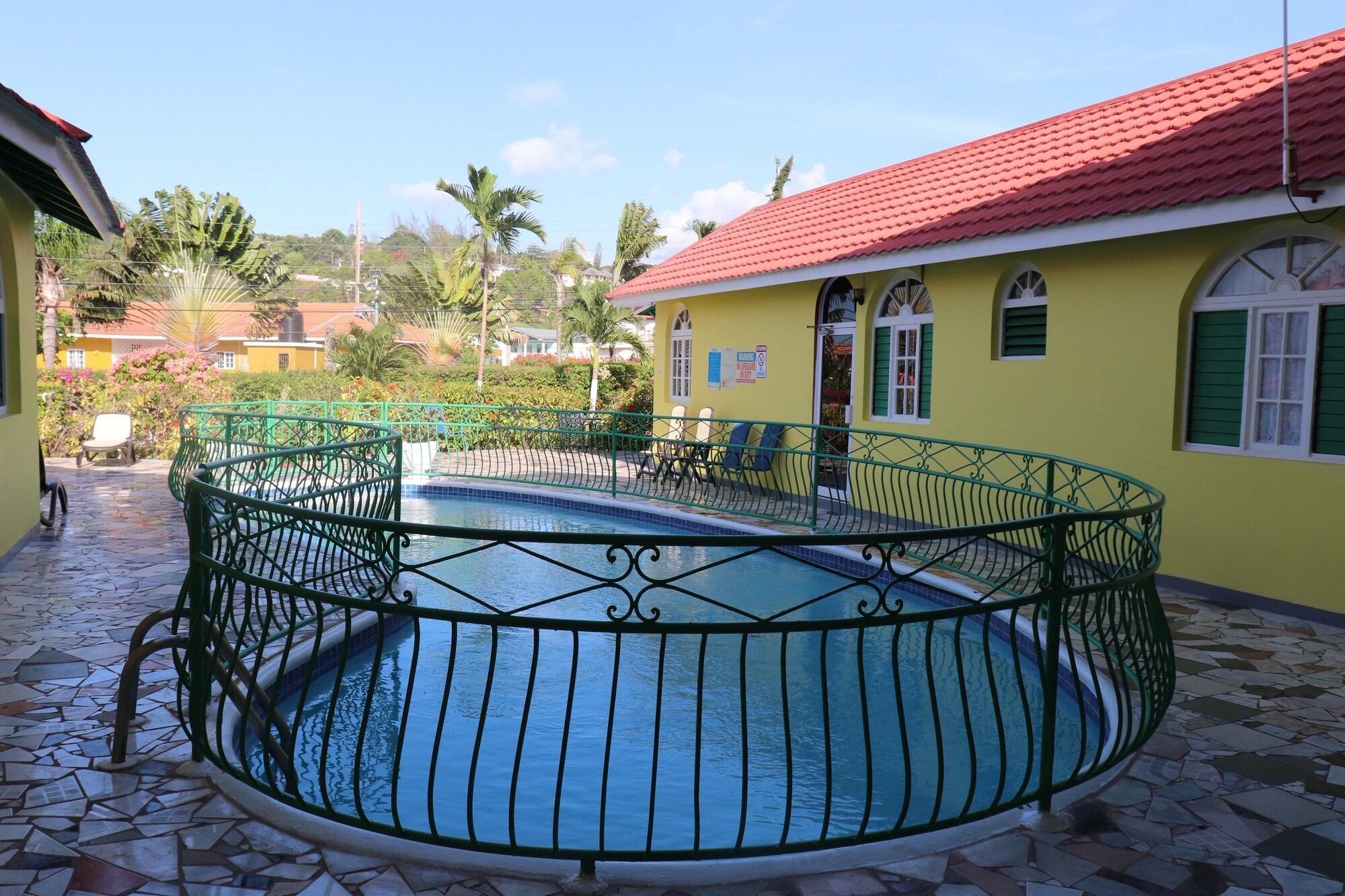 Vista Piscina Villa Sonate