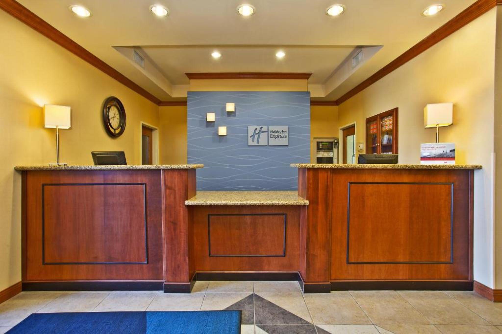 Vista Lobby Holiday Inn Express & Suites Anderson