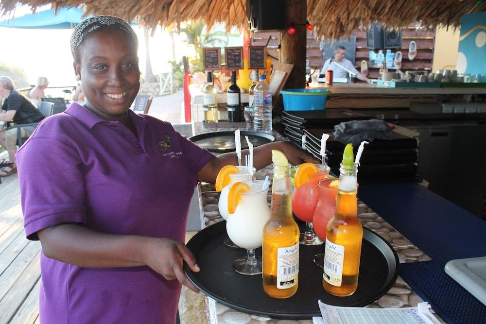 Bar/Salón Scuba Lodge Lagun Beach
