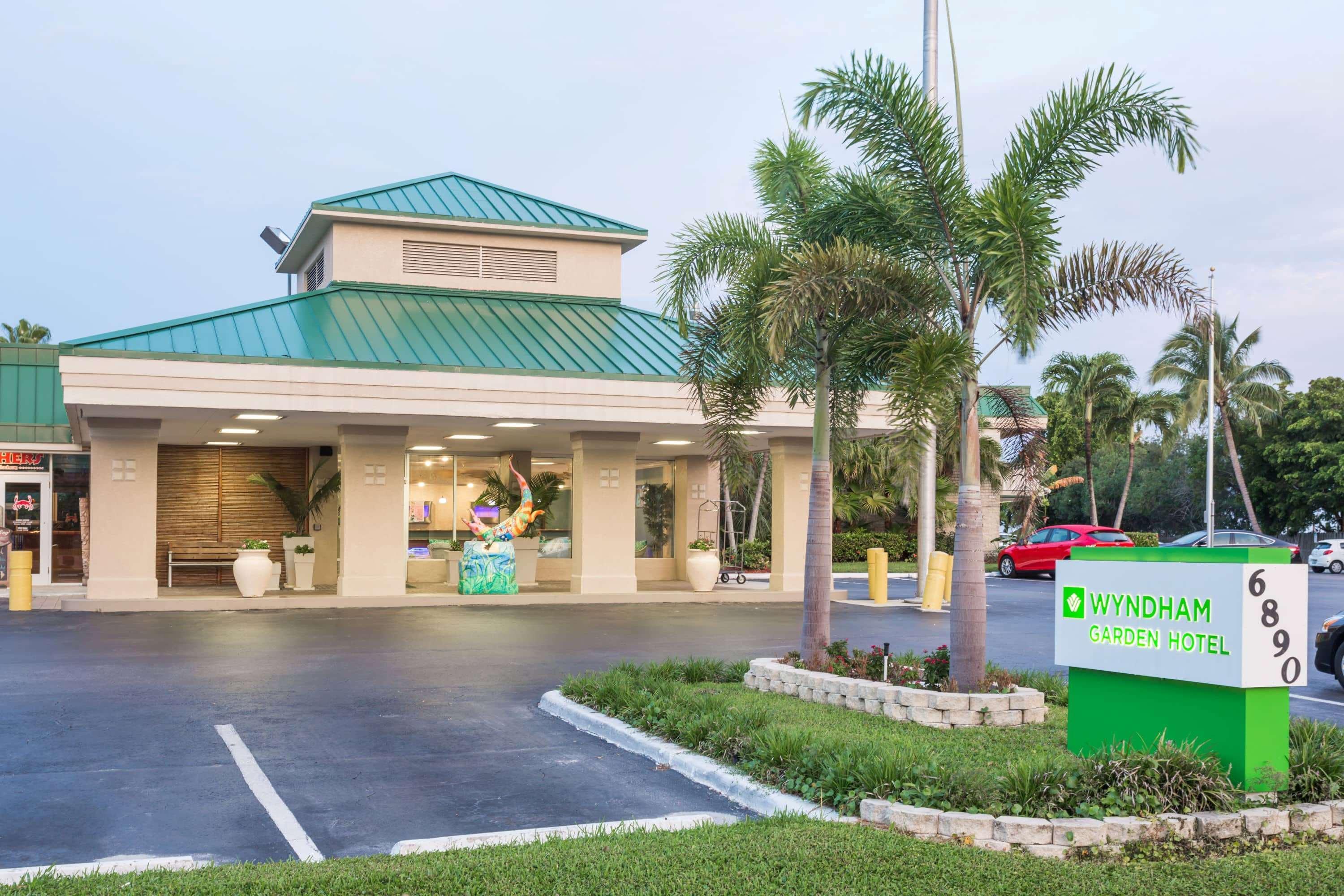 Vista Exterior Wyndham Garden Fort Myers Beach