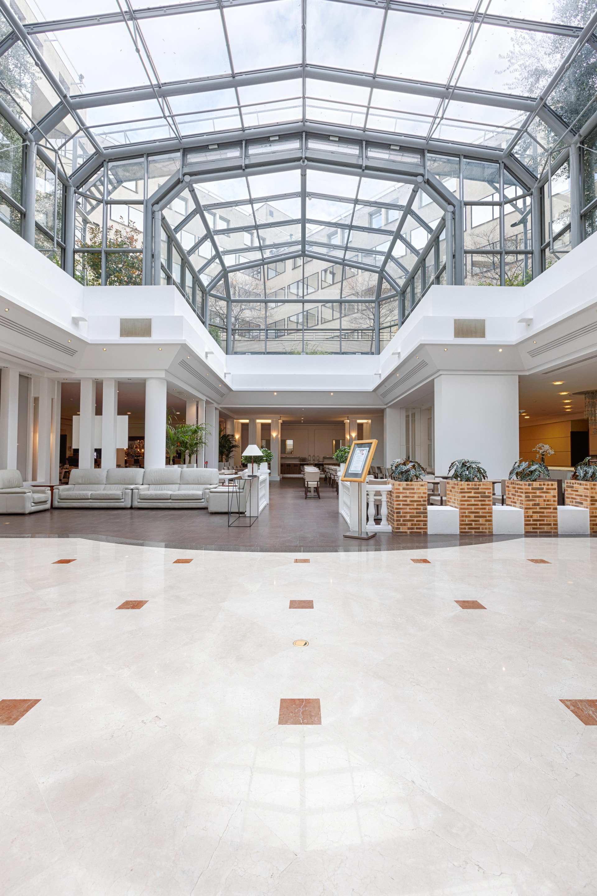 Vista Lobby Occidental Paris Levallois