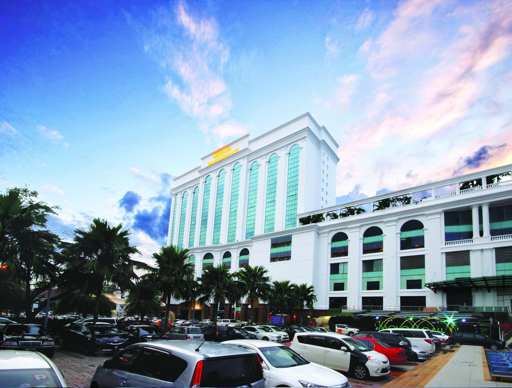 Vista Exterior Berjaya Waterfront Hotel