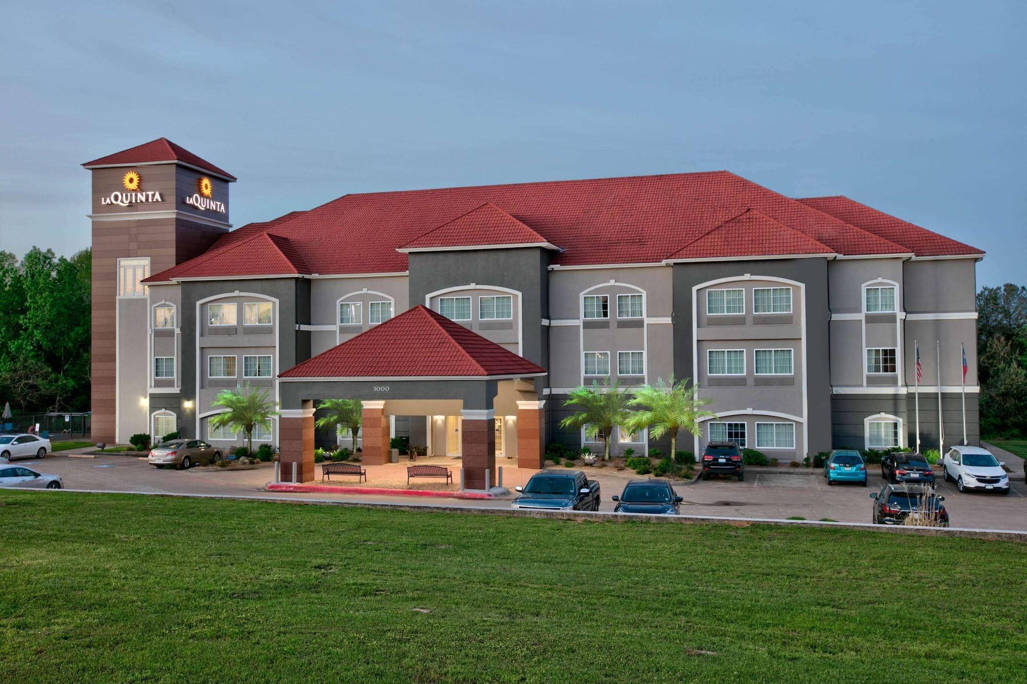 Vista Exterior La Quinta Inn & Suites by Wyndham Palestine