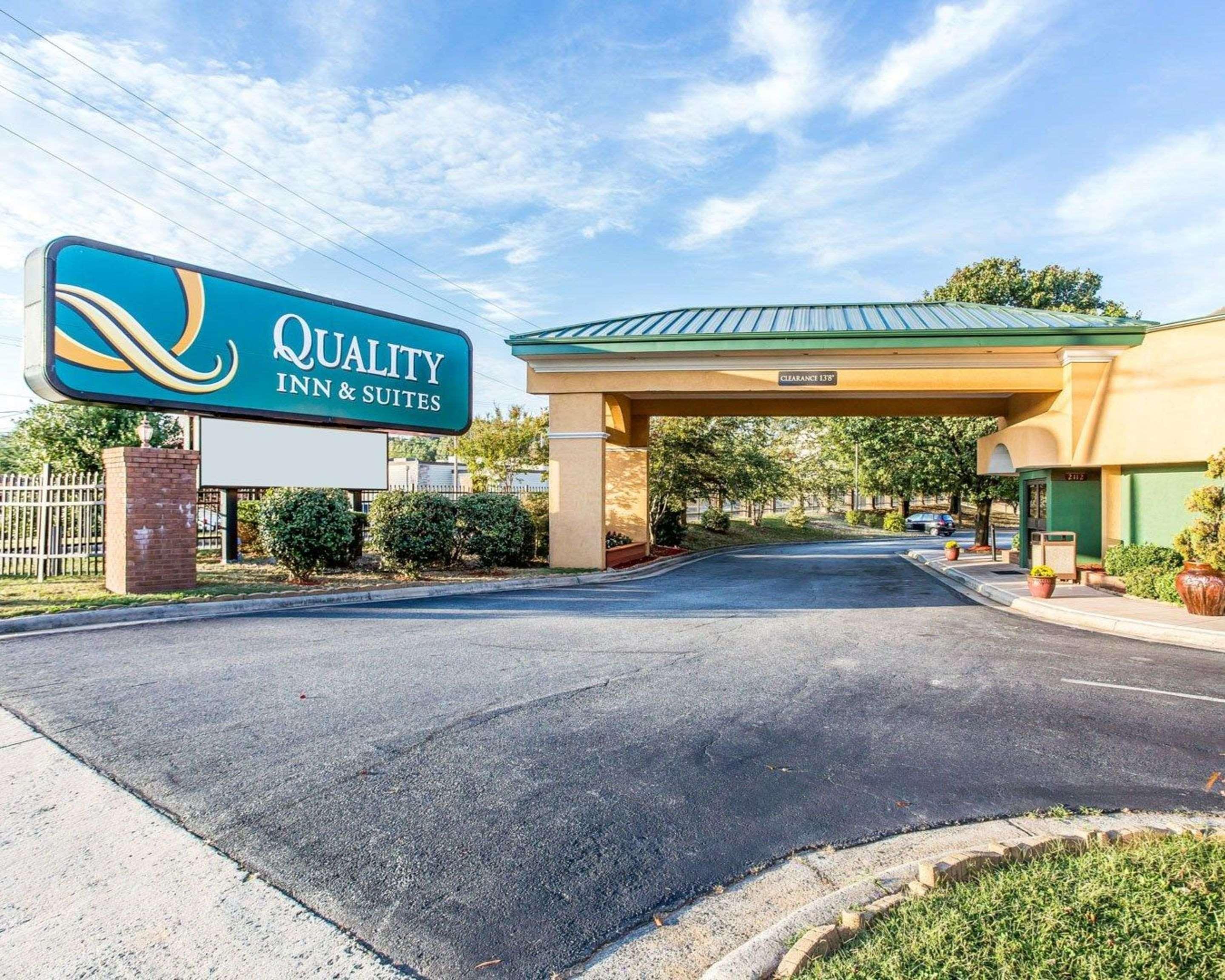 Vista Exterior Quality Inn & Suites Coliseum