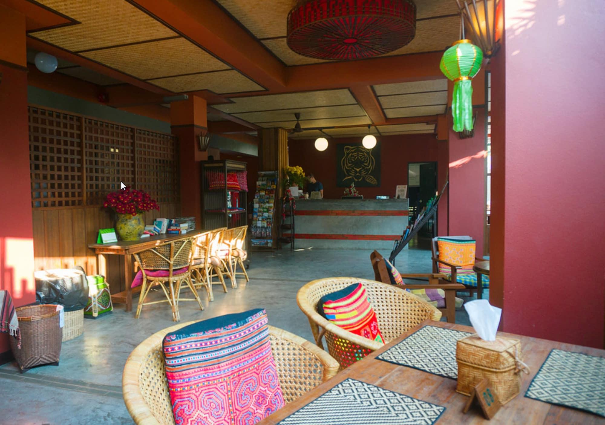 Vista Lobby Green Tiger House