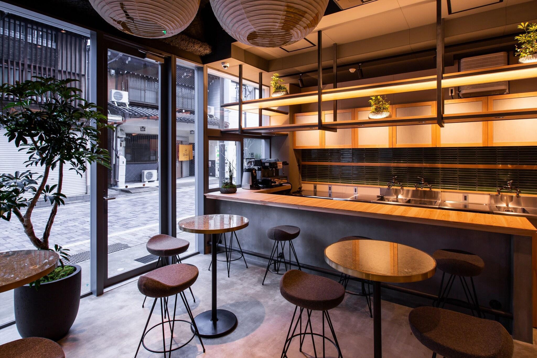 Bar/Salón eph TAKAYAMA
