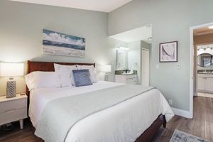 Alquiler Vacacional - Peaceful 2-bedroom Cottage in Capitola, Steps to the Beach. Pet Friendly.