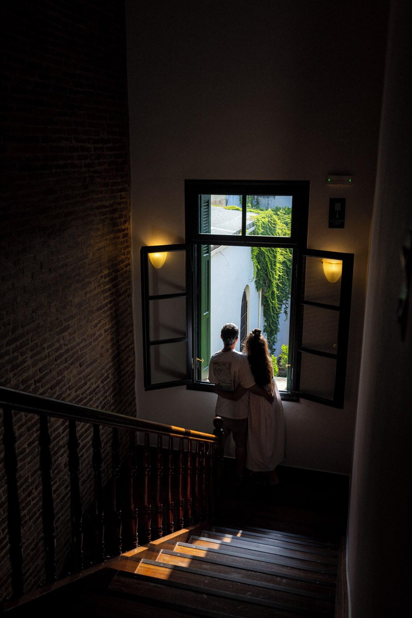 Varios Sundial Lodge