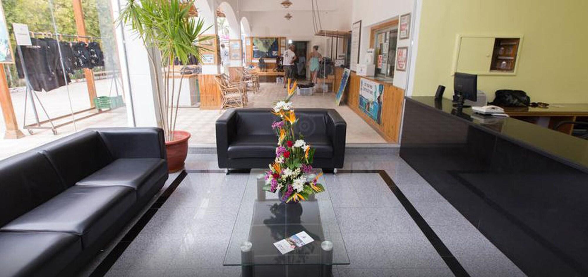 Vista Lobby Oonas Dive Club