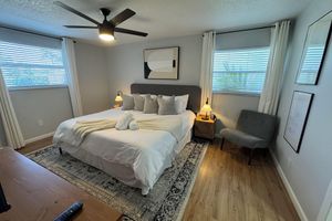 Alquiler Vacacional - Disney Spring Break Stylish Retreat with Private Pool & Magical Night Lights