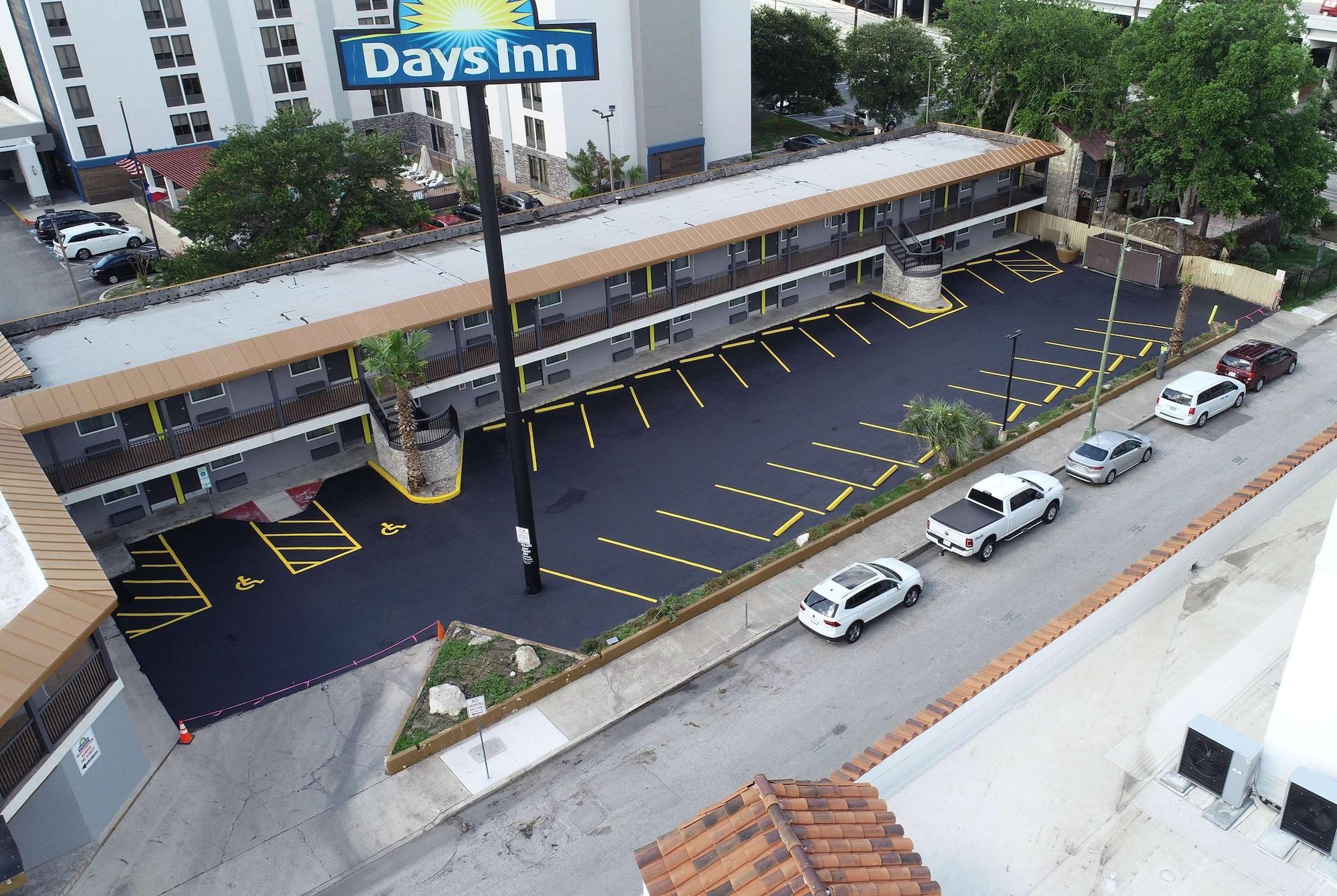 Varios Days Inn by Wyndham San Antonio Alamo/Riverwalk