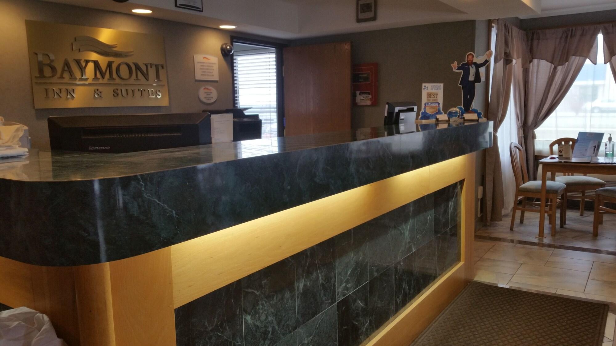 Vista Lobby Baymont by Wyndham Tuscola