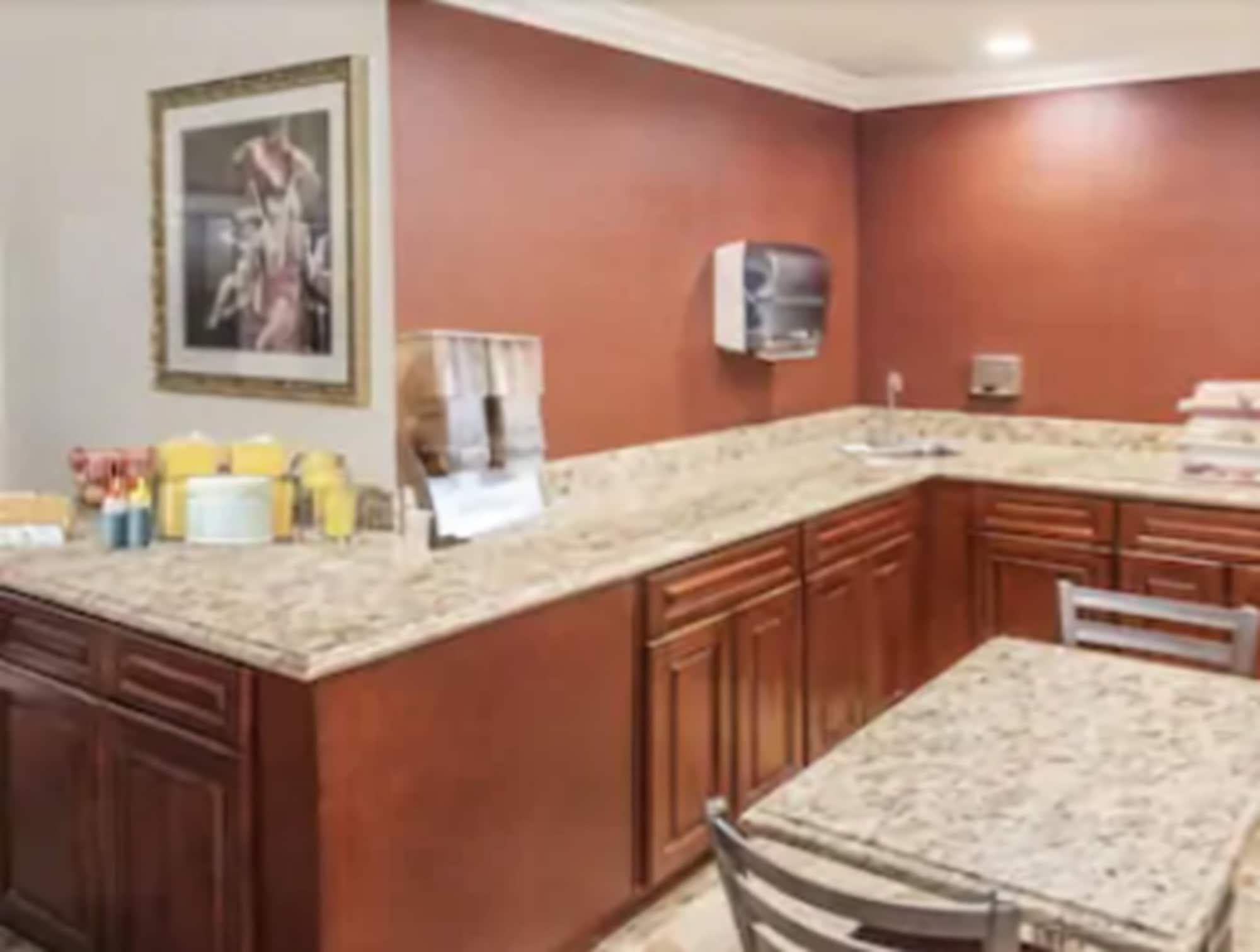 Restaurant Travelodge by Wyndham Hemet CA