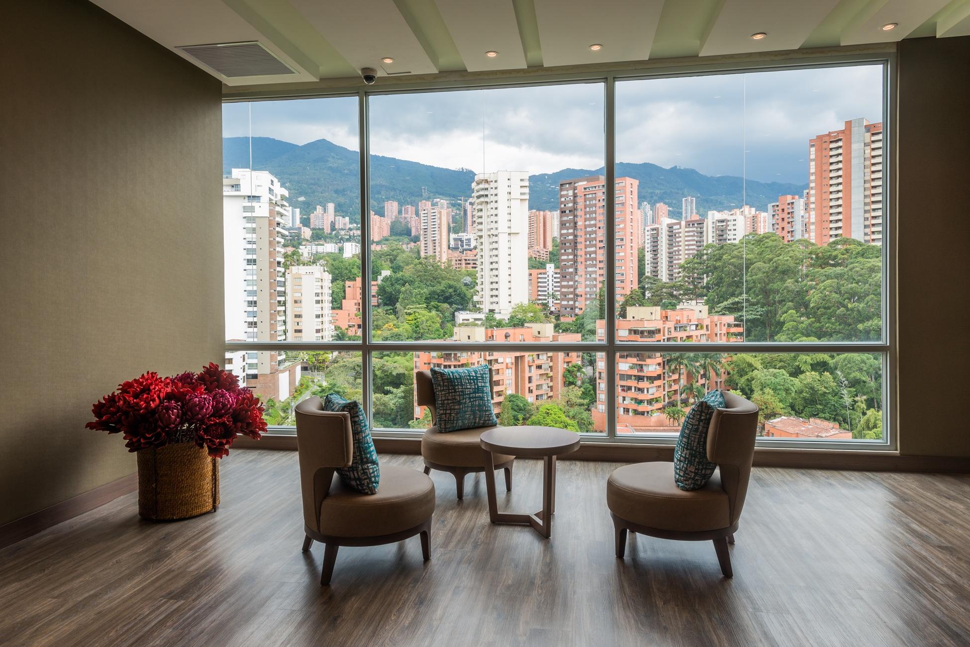 Zona de estar Hampton By Hilton Medellín