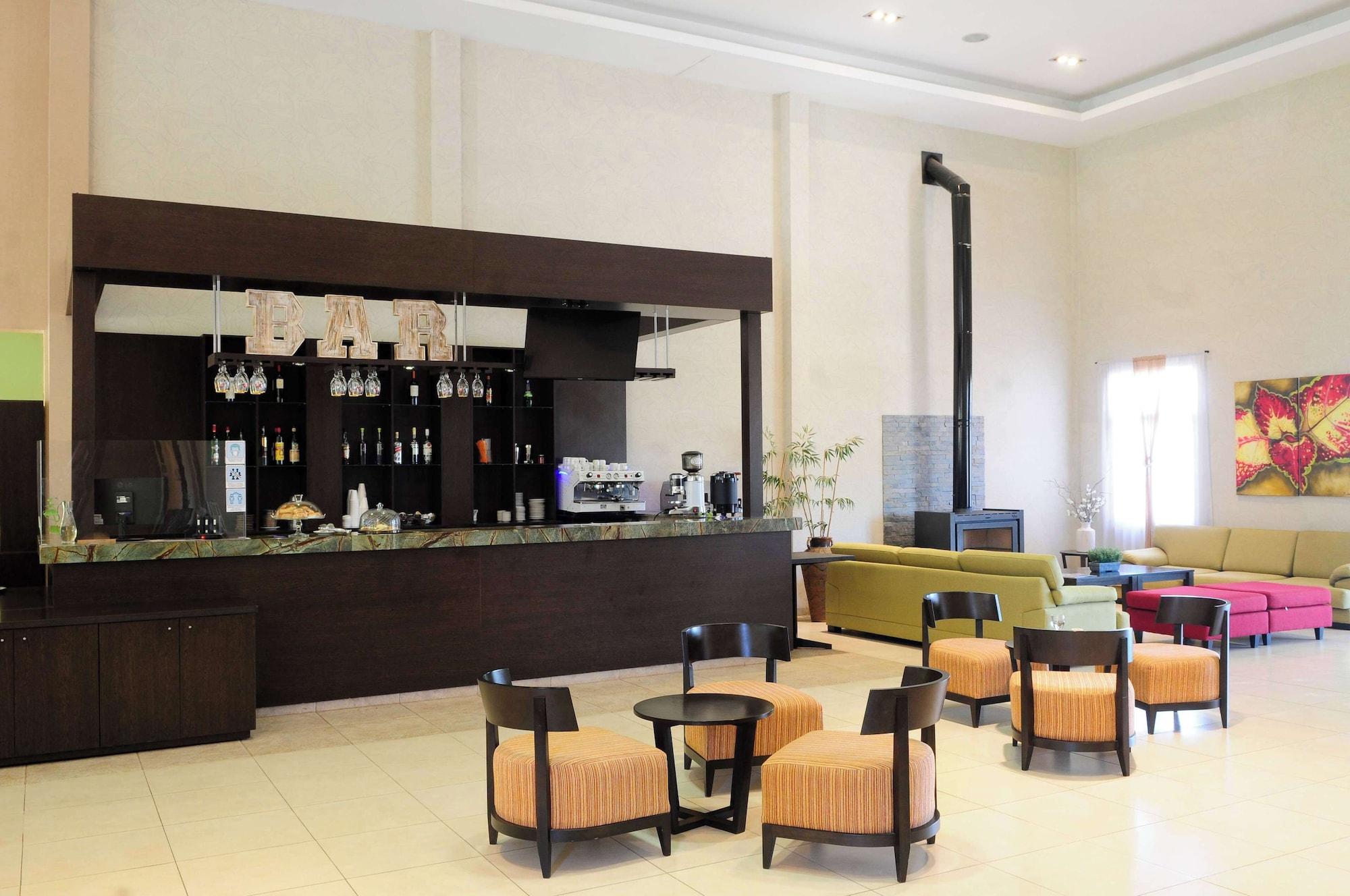 Vista Lobby Howard Johnson by Wyndham Funes