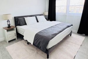 Alquiler Vacacional - Perfect modern 3-bedroom house Near Chicago • Fireplace & Yard