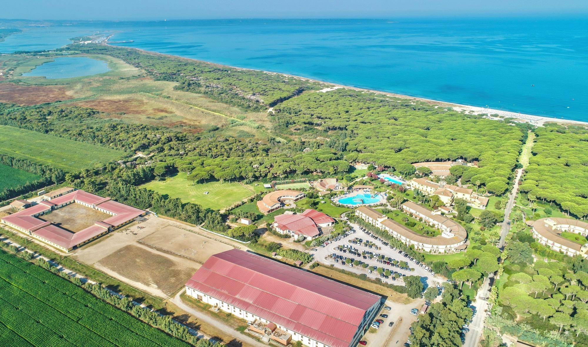 Vista Exterior Hotel Ribot with pool in Arborea