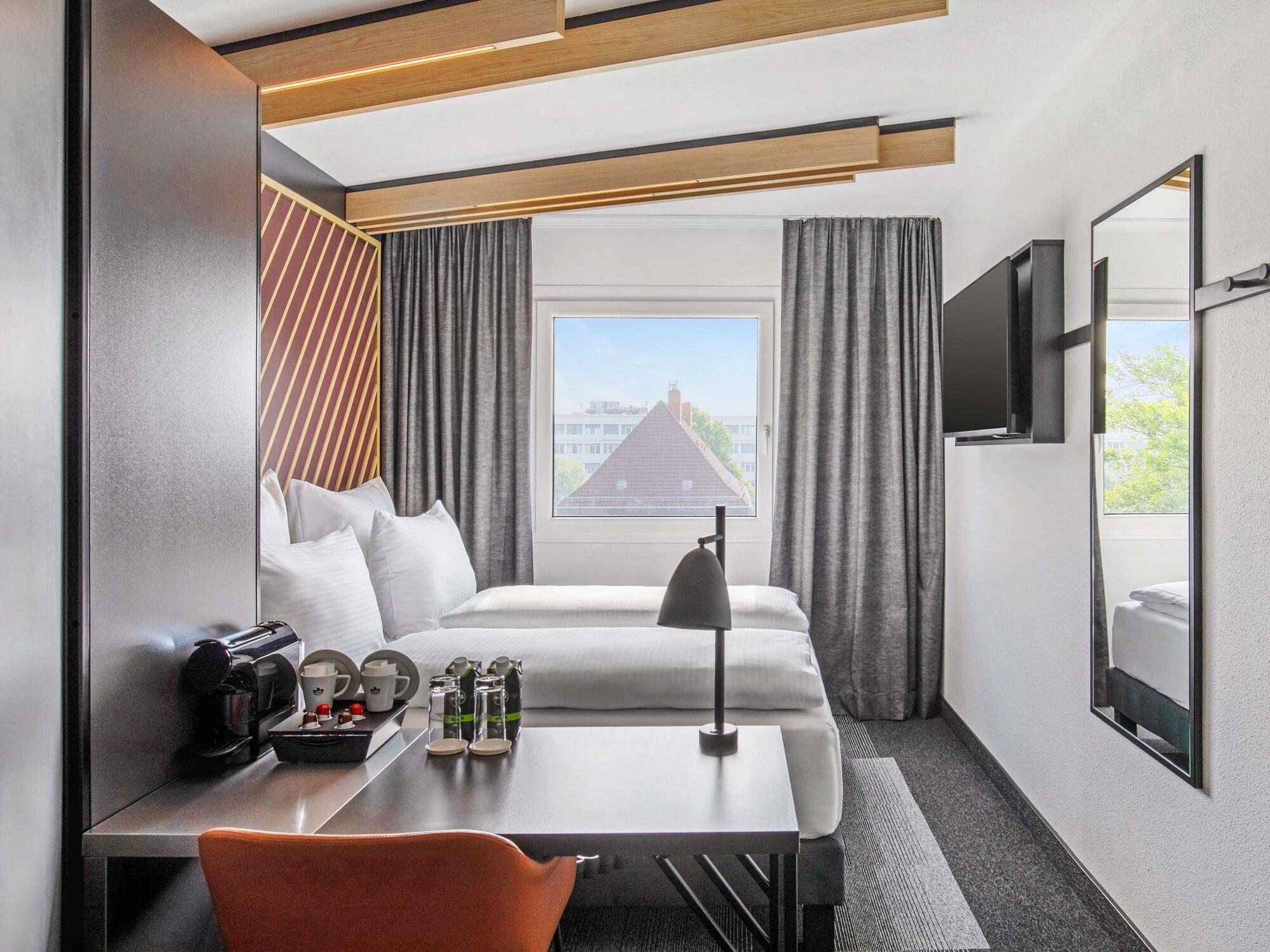 Varios B&B HOTEL Hamburg-Airport