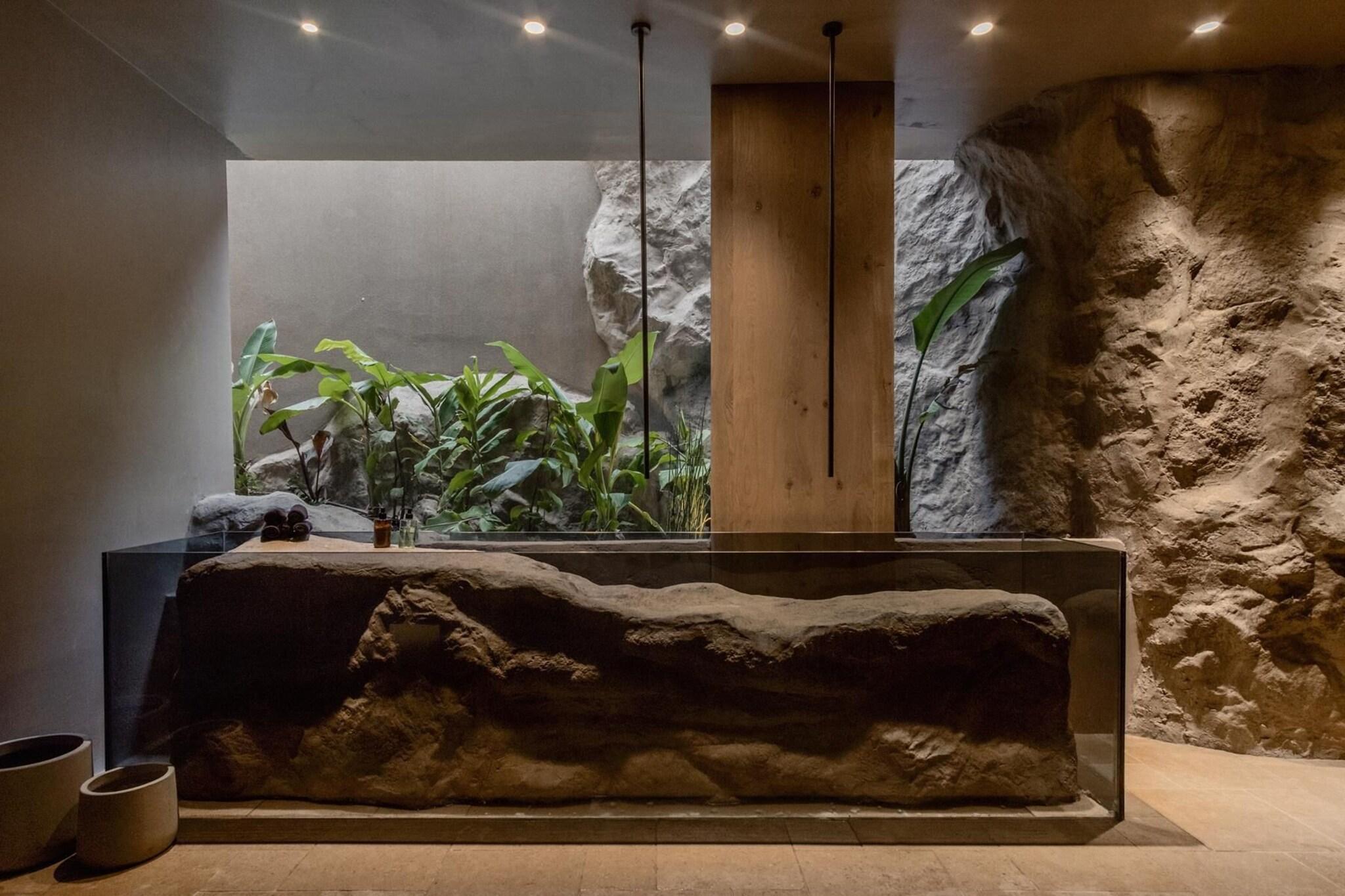 Vista Lobby Acro Wellness Suites - Adults Only