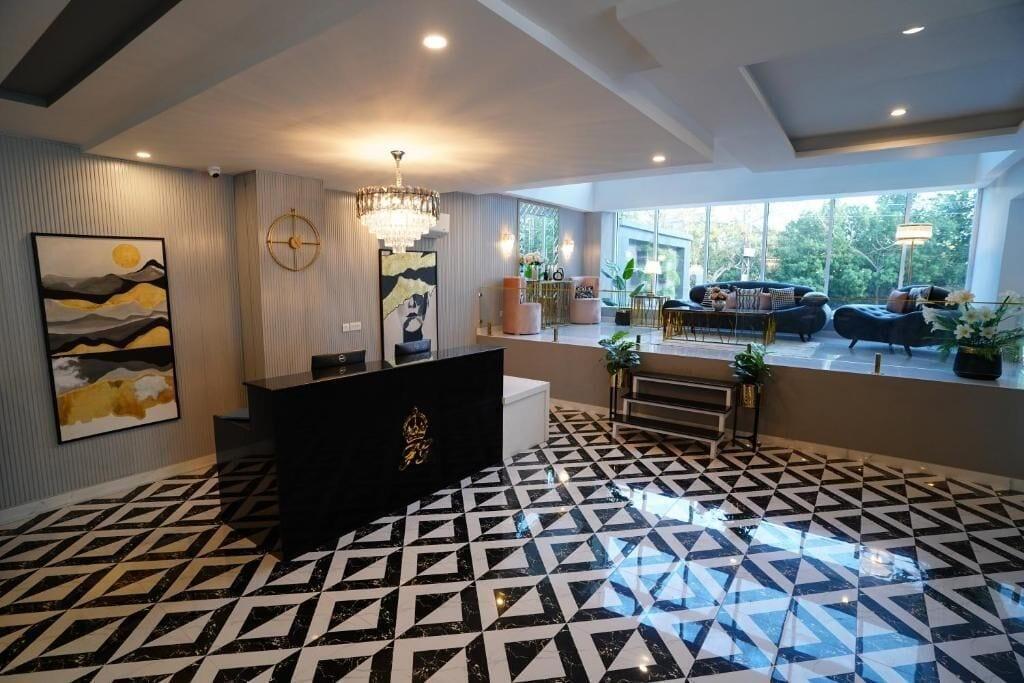 Vista Lobby Faletti's Grand MM Alam Road
