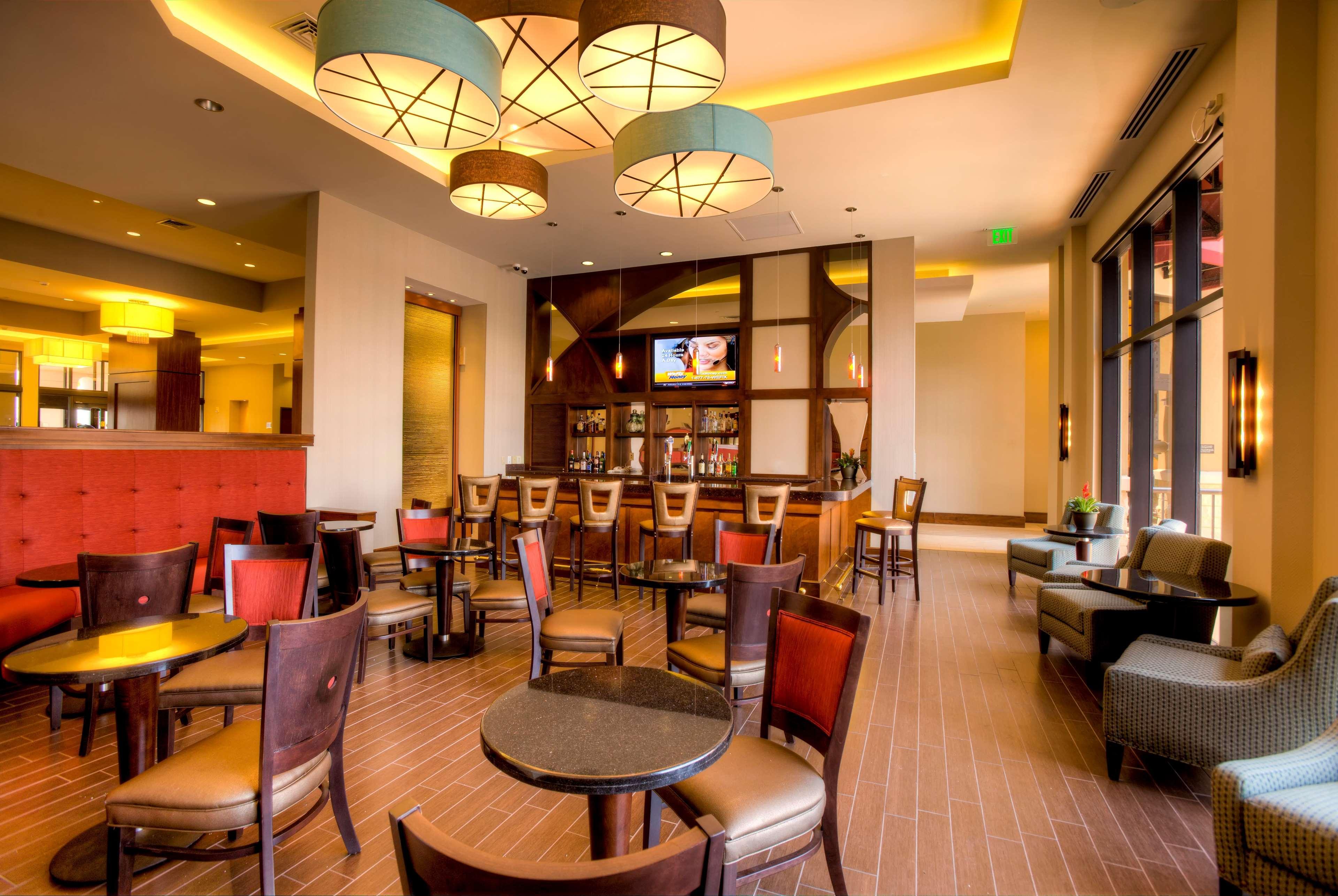 Bar/Salón Ramada Plaza Resort & Suites by Wyndham Orlando Intl Drive