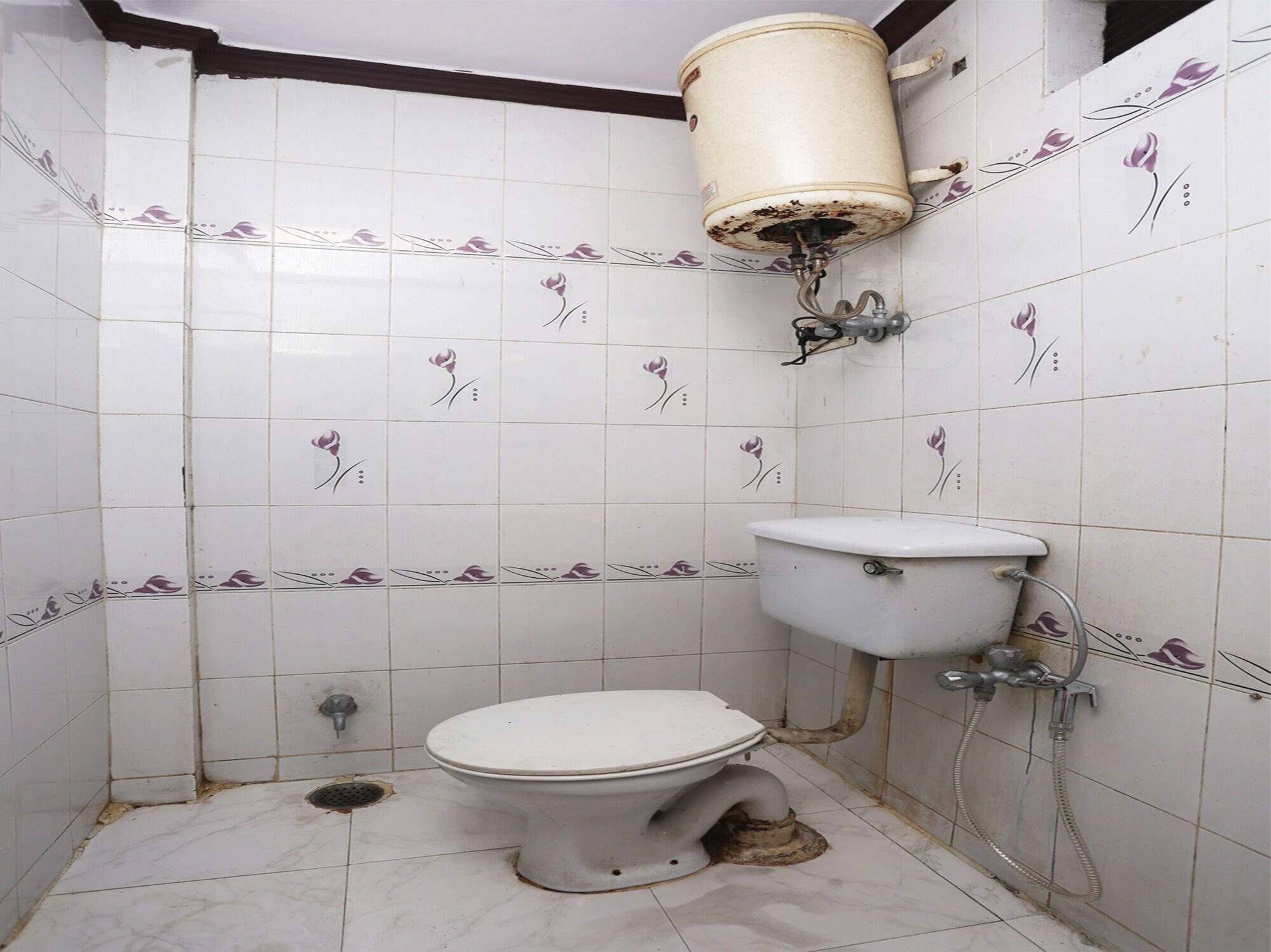 Equipamiento de Habitación OYO 22507 Anjuman