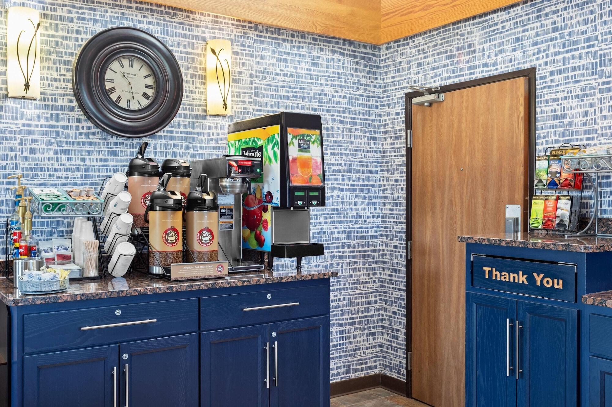 Restaurant AmericInn by Wyndham Roseau