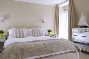Alquiler Vacacional - Beautiful seaside house with large secluded rear garden sleeps maximum 8 people