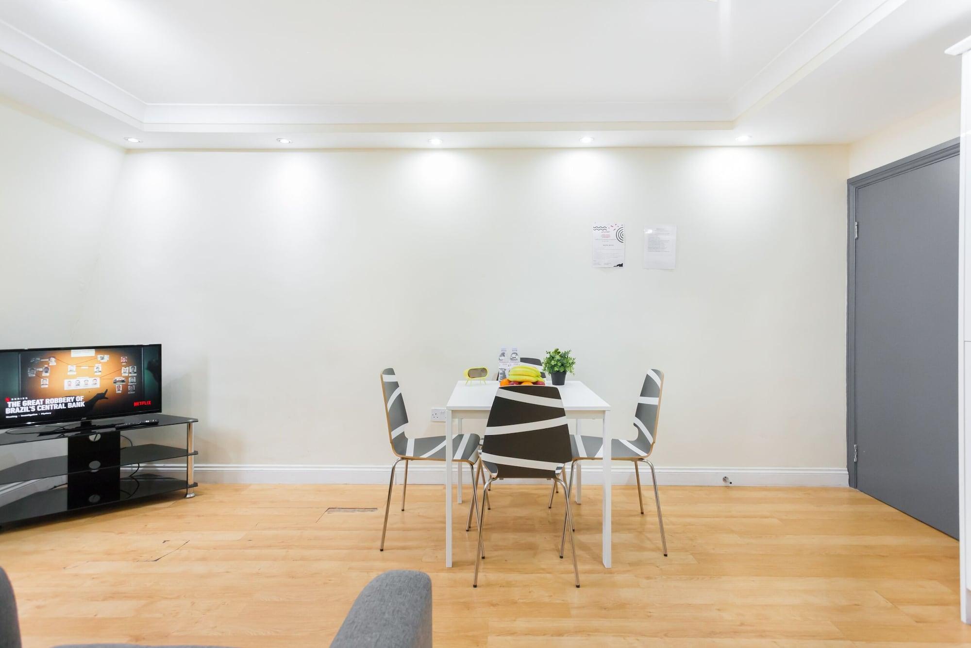 Restaurant Budget Apartment Next to Kings Cross - Eurostar