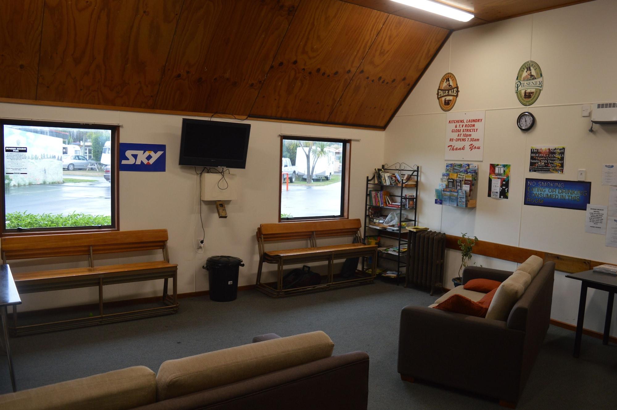 Vista Lobby Dunedin Holiday Park & Motels