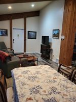 Alojamiento - The Crash Pad, A private 1 bedroom, 1 bath 1200 sq ft apartment.