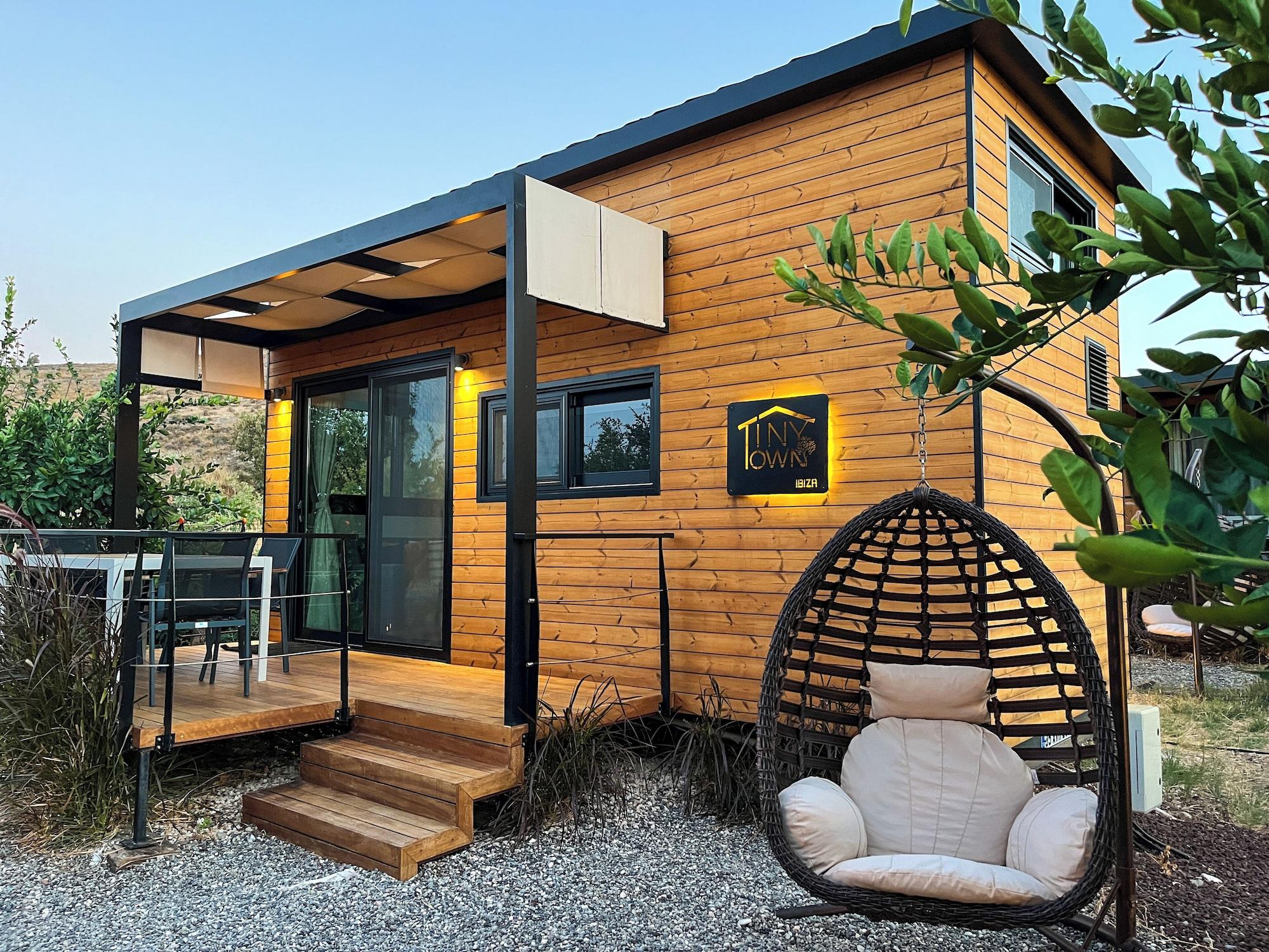 Varios Tiny Town Kuyucak