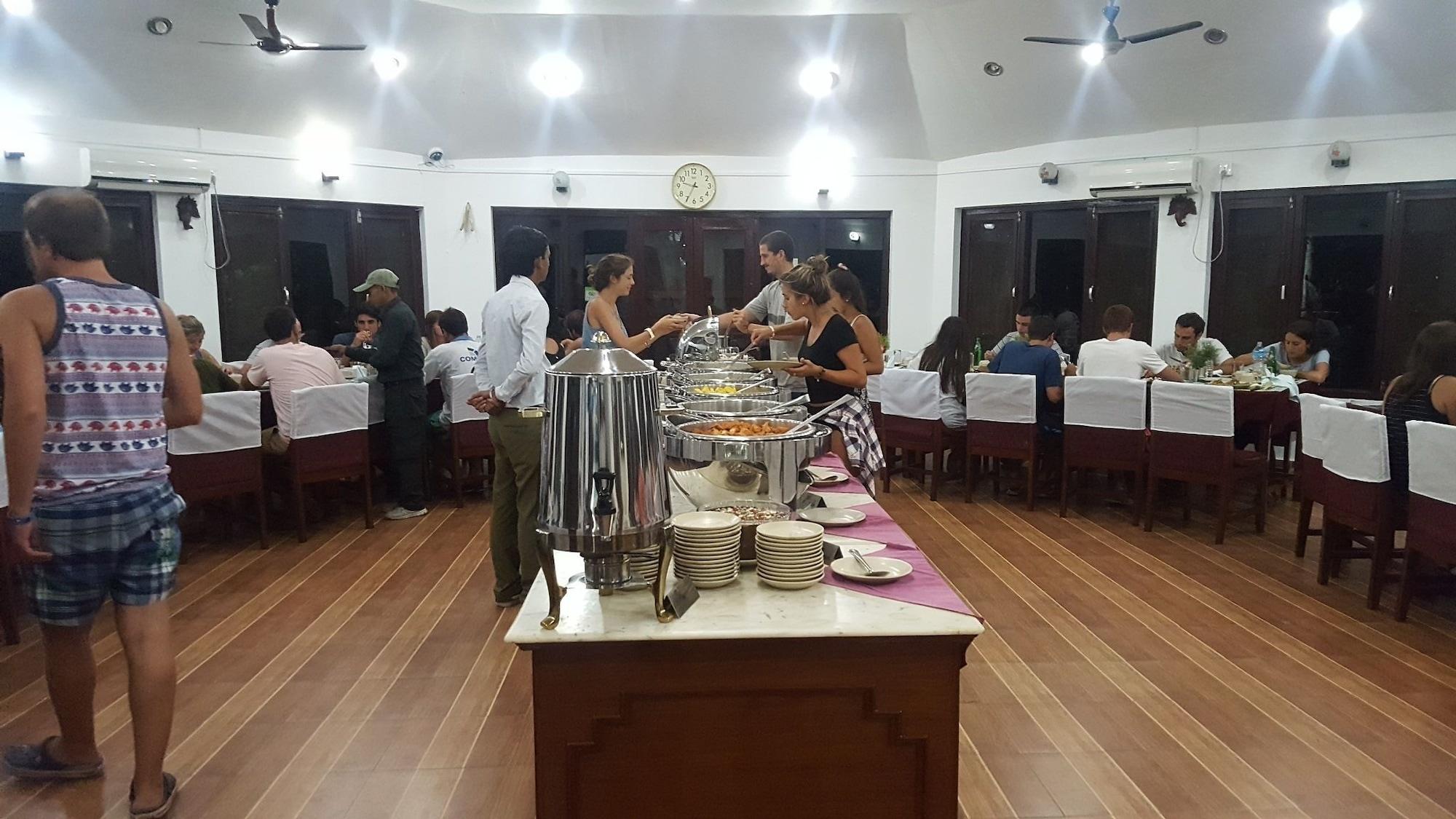 Bar/Salón Jungle Safari Resort