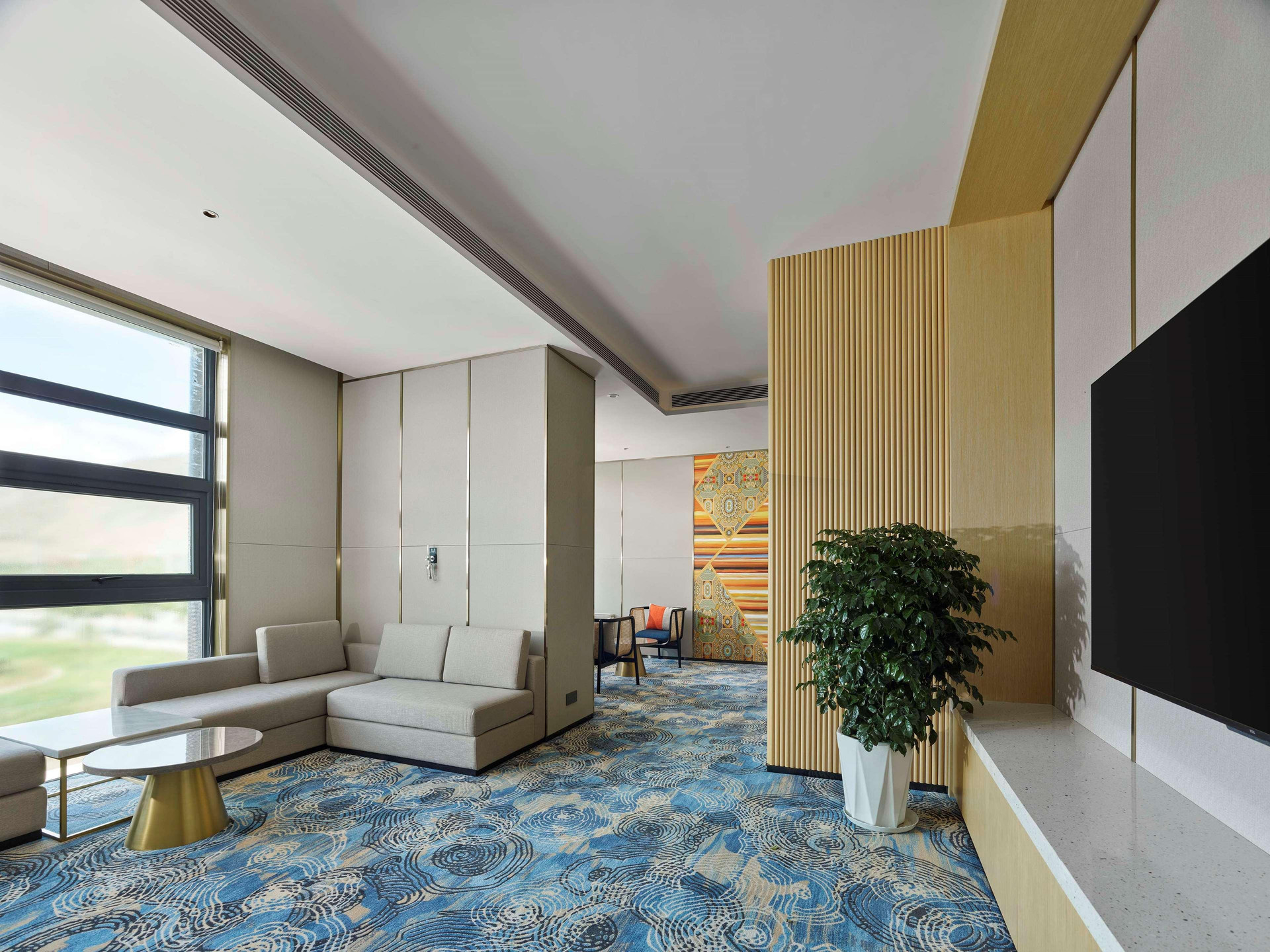 Vista Lobby Hilton Garden Inn Lhasa