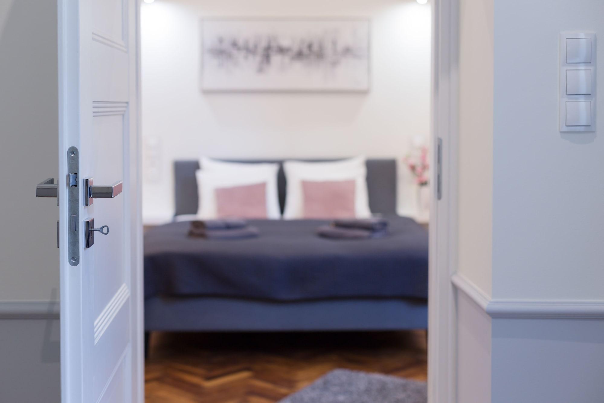 Varios Angel House Aparthotel